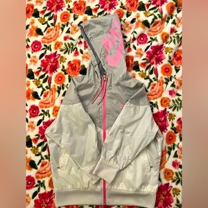 Nike quarter sleeve wind breaker